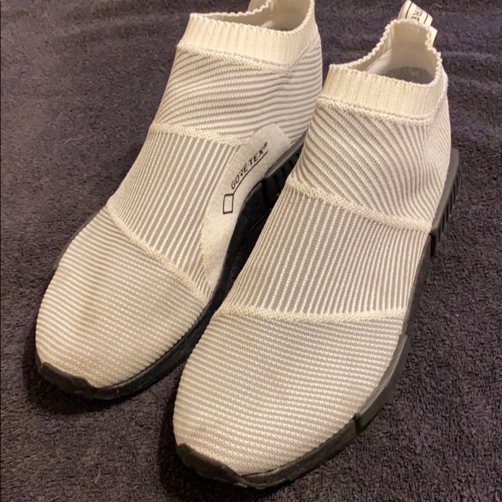 NICE Men’s 11.5 ADIDAS boost slip-on goretex Shoes